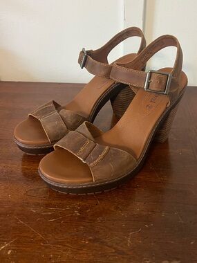 Timberlands Brown Leather Strappy Block Heel Sandals size 7